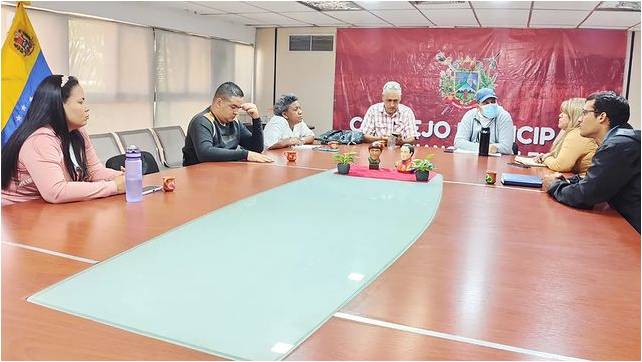 ValenciaConcejo's tweet photo. Recientemente, se llevó a cabo en los espacios del salón de comisiones del Concejo Municipal Bolivariano de Valencia, una reunión con los integrantes del Gran Polo Patriótico.
#GranPoloPatriotico #Debate #CMBV https://t.co/q5fqLzixkH