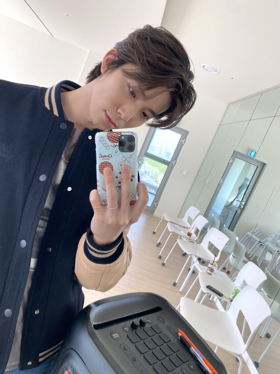 [Secret File 9] :: #183 - Happy Birthday HWIYOUNG
SF9 공식 팬카페에서만 만날 수 있는 Secret File 9이 공개되었습니다!

#SF9 #에스에프나인 #FANTASY #판타지🌌 #HappyHWIYOUNGDay

✔ cafe.daum.net/SF9/FiAv/189