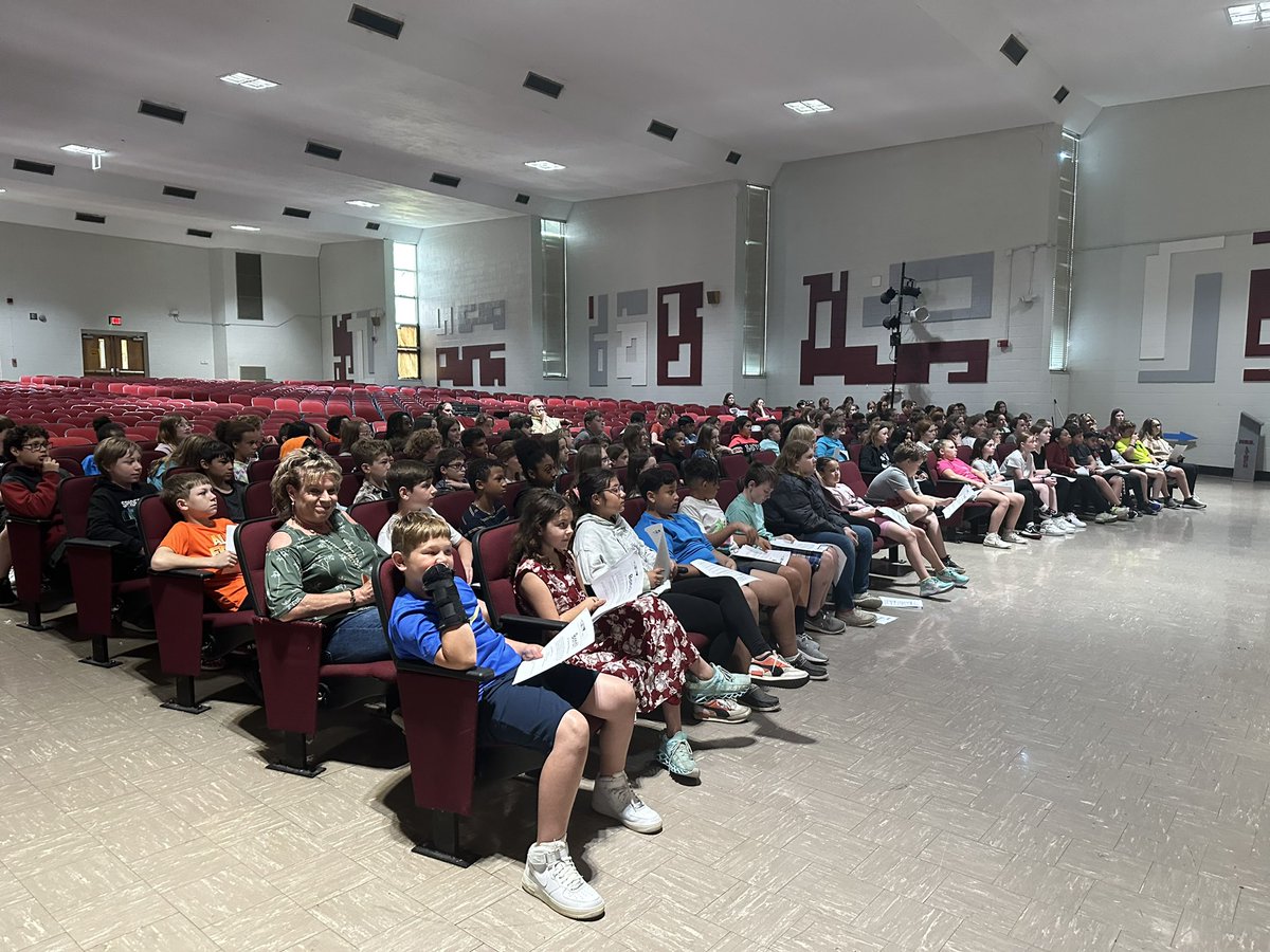 LharrisonLeslie's tweet photo. Look at these future Dragons!  Can’t wait to add them to our Dragon Nation! Thank you Heather Minnis and Student Council for your leadership! @DMSDragons @DCS_TN https://t.co/P9zg6QDEXN