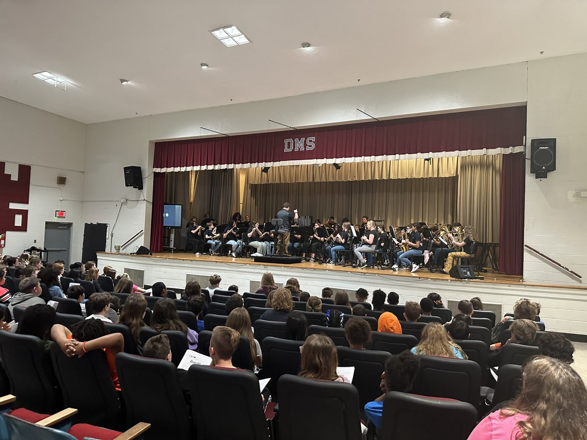 Look at these future Dragons!  Can’t wait to add them to our Dragon Nation! Thank you Heather Minnis and Student Council for your leadership! <a href="/DMSDragons/">DicksonMiddleSchool</a> <a href="/DCS_TN/">Dickson Co Schools</a>