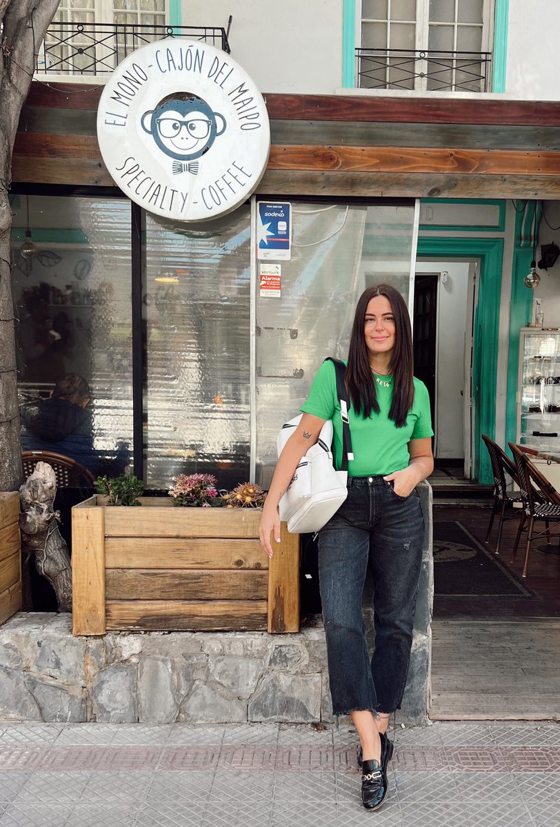 CarmenTuitera's tweet photo. Hoy conociendo este cafecito en Providencia 🤟🏽🖤 hoy haremos varias sesiones de coaching a mujeres emprendedoras 🚀 la dueña de café también es una emprendedora bakanosa de nuestro país 🇨🇱 https://t.co/TDrBAve9X6