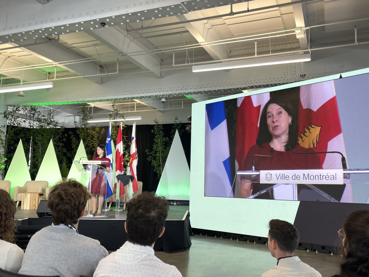 EtienneFG's tweet photo. NOUVEAU 

Le Vieux-Montréal deviendra le «royaume des piétons», annonce @Val_Plante. Vise «piétonnisation du centre historique».

Annonce de la mairesse en ouverture du Sommet Climat de Montréal

#polmtl #noovoinfo https://t.co/5nFbXeE1GU