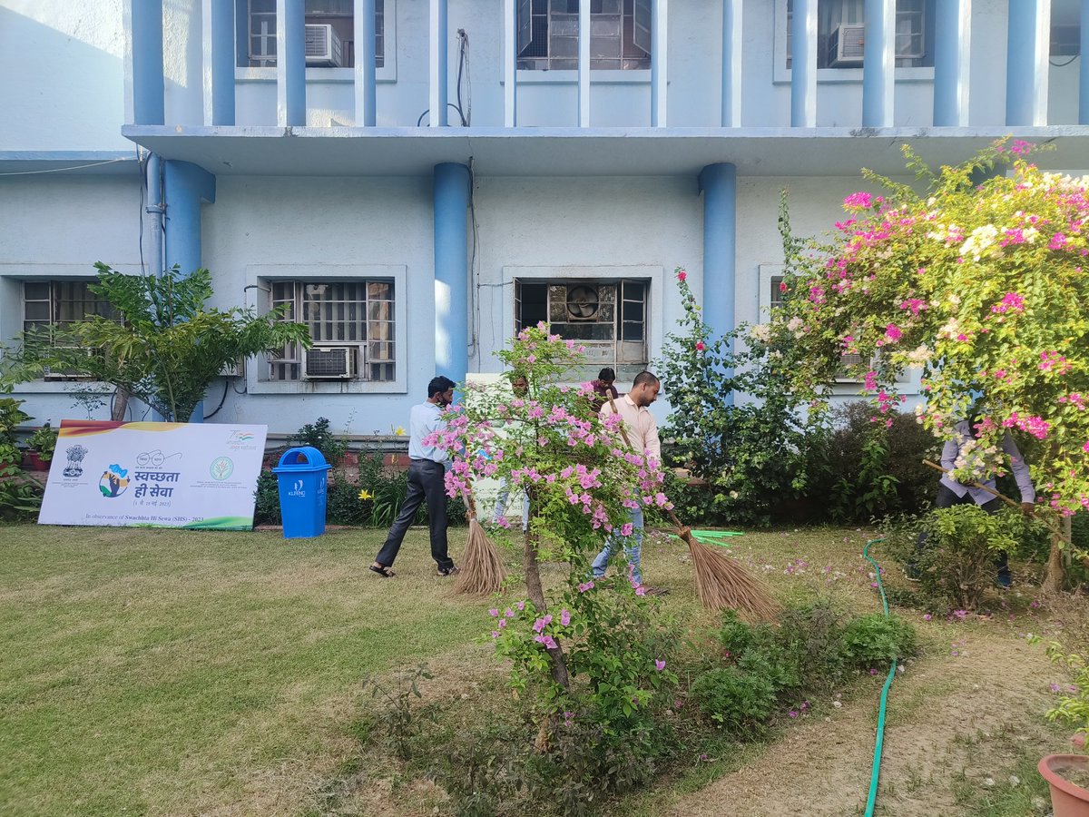 Cleanliness and plantation drive in the premises of the office today #CleanIndia #GreenIndia #GreenOffice 🌱 #CleanOffice 🧹