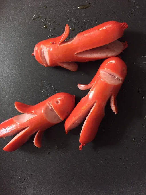 たこさんウィンナーの画像見てたら無性に食べたくなってきた……私が切ったウインナーも見てくれ……!!!?
