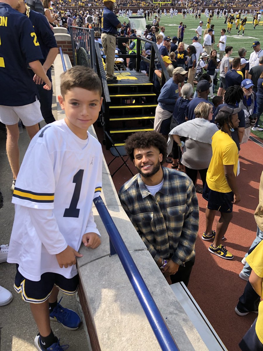 ScottWMU22's tweet photo. @pengameclassic Go blue! #TheBigHouse https://t.co/BAqIapVjgi