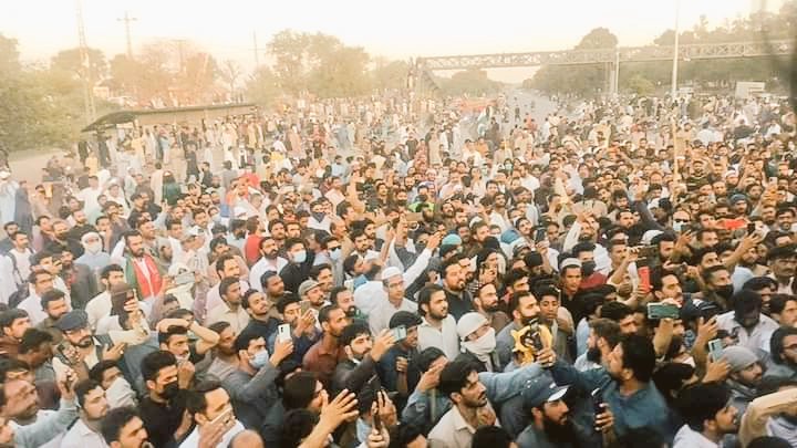 Visuals from Faizabad Protest led by Raja Khurram, Ali Nawaz Awan & Shehryar Afridi!