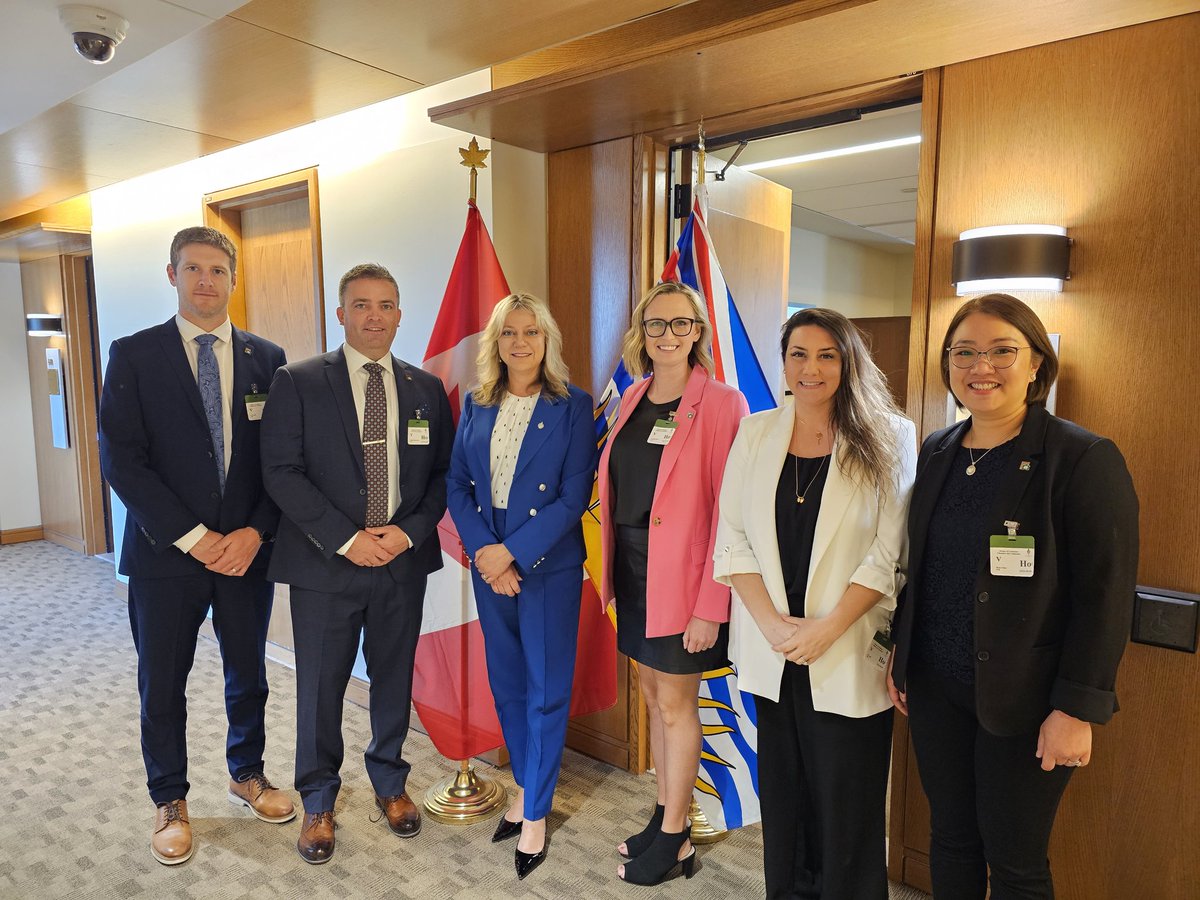 Great meeting with MP  <a href="/TracyGrayKLC/">Tracy Gray</a> today to discuss #HousingAffordability during <a href="/CHBANational/">CHBA National</a>'s Day on the Hill. 

#CHBAOnTheHill #cdnpoli <a href="/CHBACI/">CHBA CI</a> <a href="/CHBACO/">CHBA CentralOkanagan</a> <a href="/CHBAVI/">CHBA-VI</a>