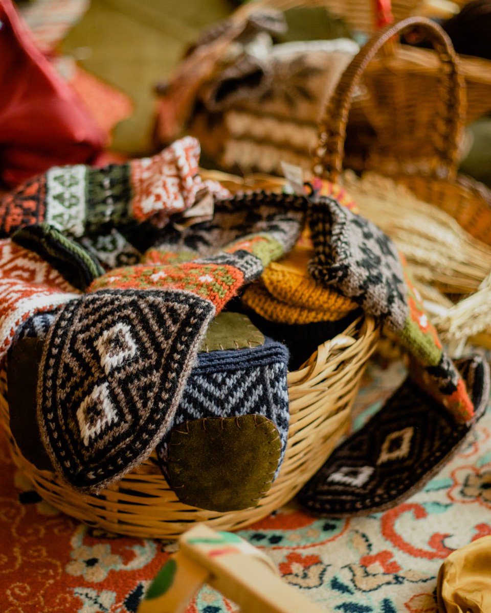 AzerJorab's tweet photo. Handmade Gifts provide feel good vibe

#handknitsocks #handmadegifts #handmade #handmadewithlove #knit #fair #fairtrade #womencommunity #womenempowerment https://t.co/fWyjAsZbfL