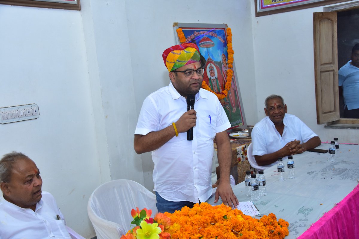 Narayan_Jhanwar's tweet photo. श्री मैढ़ क्षत्रिय स्वर्णकार समाज के भवन में नगर पालिका नोखा द्वारा एक हॉल के निर्माण हेतु भूमि पूजन किया गया
#Rajasthan #Nokha
#Swarnkar https://t.co/fzmWA5iQfH