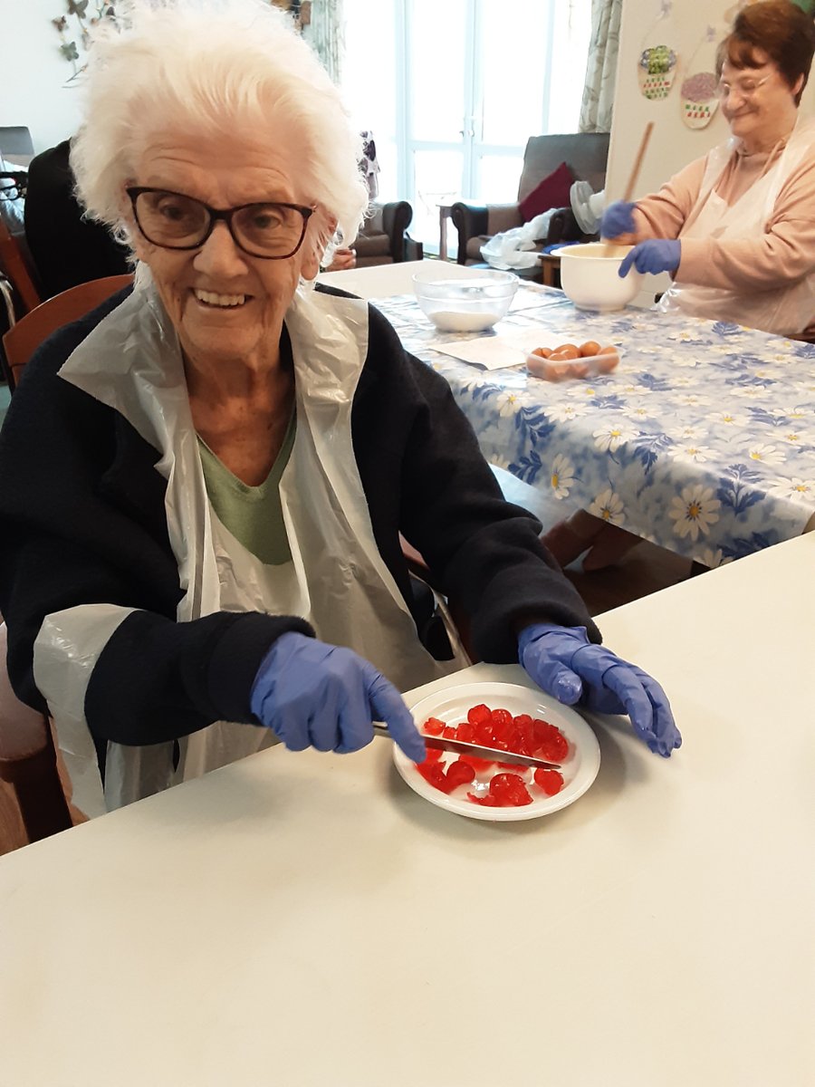 SomersetCare's tweet photo. Inver House love to partake in afternoon tea, and they decided to make some delicious fairy cakes to enjoy during one of their recent afternoon teas! Find out more about what Inver House gets up to today: 
https://t.co/P2xmL3LWDr https://t.co/ghNmLe4Aos