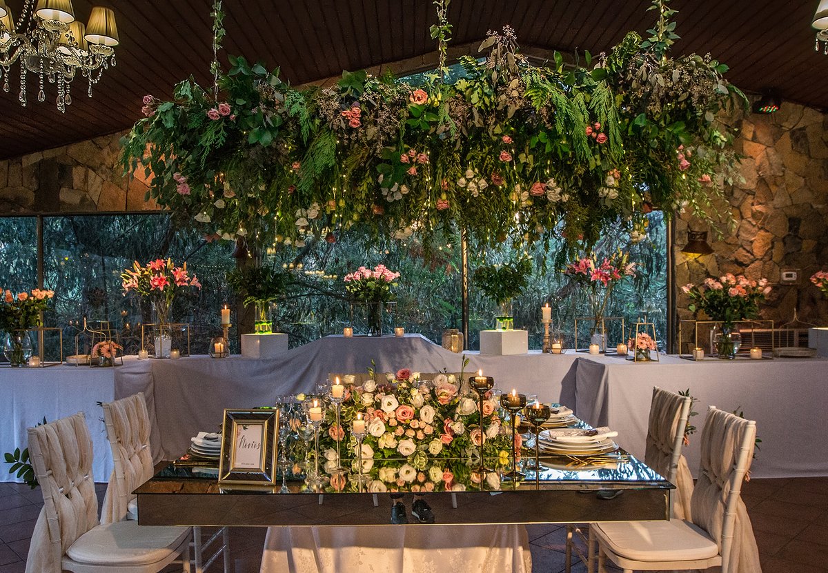 SanCasona's tweet photo. ¿Ya te imaginas casándote aquí? En Casona San José, hacemos realidad tus sueños de boda en un ambiente mágico rodeado de naturaleza y una vista inigualable de los Andes. 

 #PlanificaciónDeBodas #casonasanjose #yomecasoencasonasanjose #novias #novios #bodas #matrimonios https://t.co/O4gilJloEL