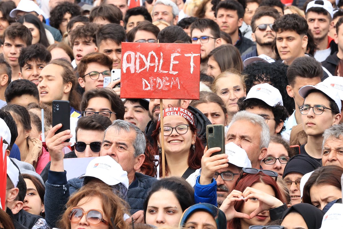 ekrem_imamoglu's tweet photo. Devlet, vatandaşına şefkatli ve adil olacak. Gücünü, sorunları çözmek için kullanacak. Teşekkürler Düzce.🇹🇷 

@kilicdarogluk @mansuryavas23 https://t.co/g8rjJqXaln