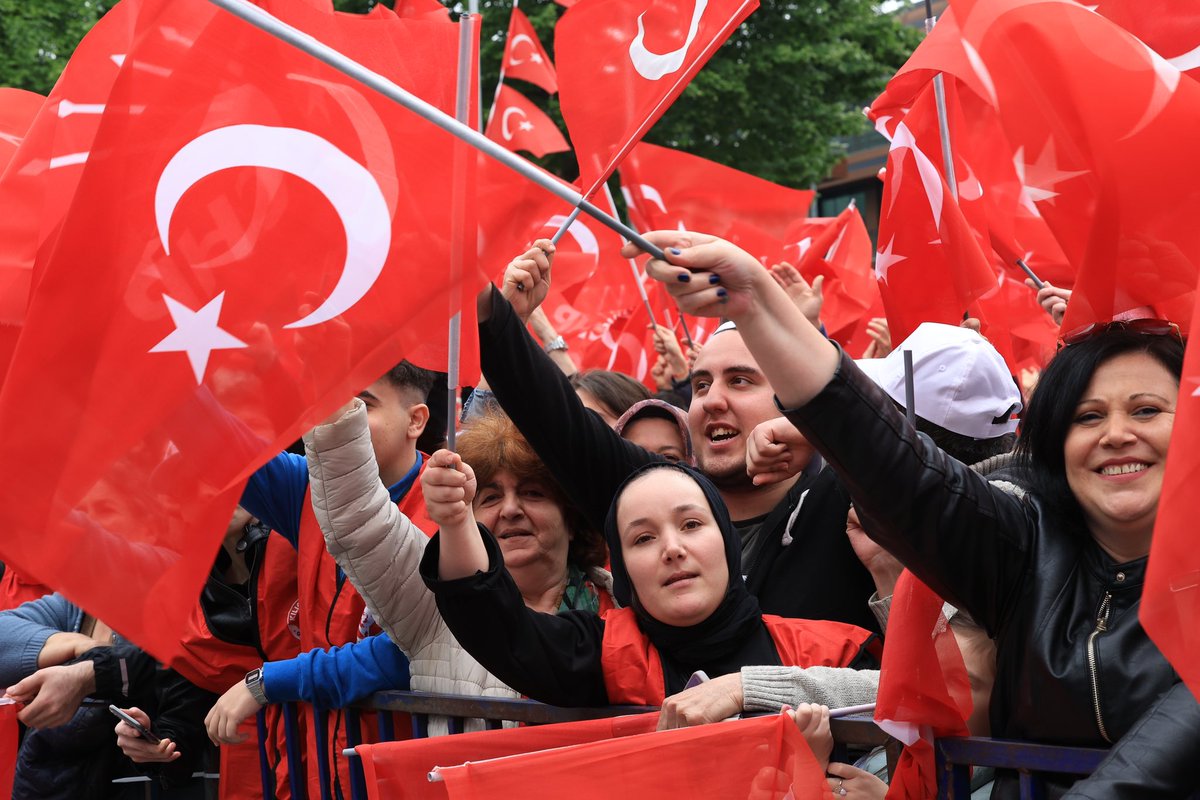 ekrem_imamoglu's tweet photo. Devlet, vatandaşına şefkatli ve adil olacak. Gücünü, sorunları çözmek için kullanacak. Teşekkürler Düzce.🇹🇷 

@kilicdarogluk @mansuryavas23 https://t.co/g8rjJqXaln
