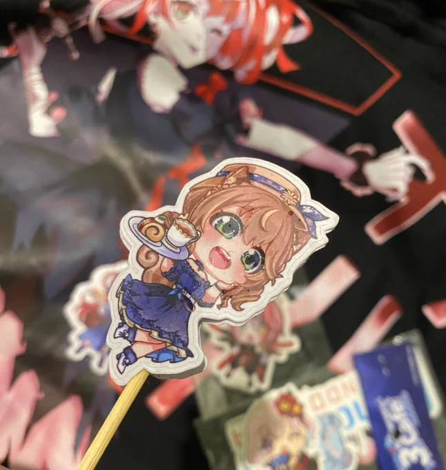 So, for every menu (both food and drink), you'll get these cute chibi topper according to which menu you ordered  I accidentally spilled water over my risu's topper, but the image still good!!!