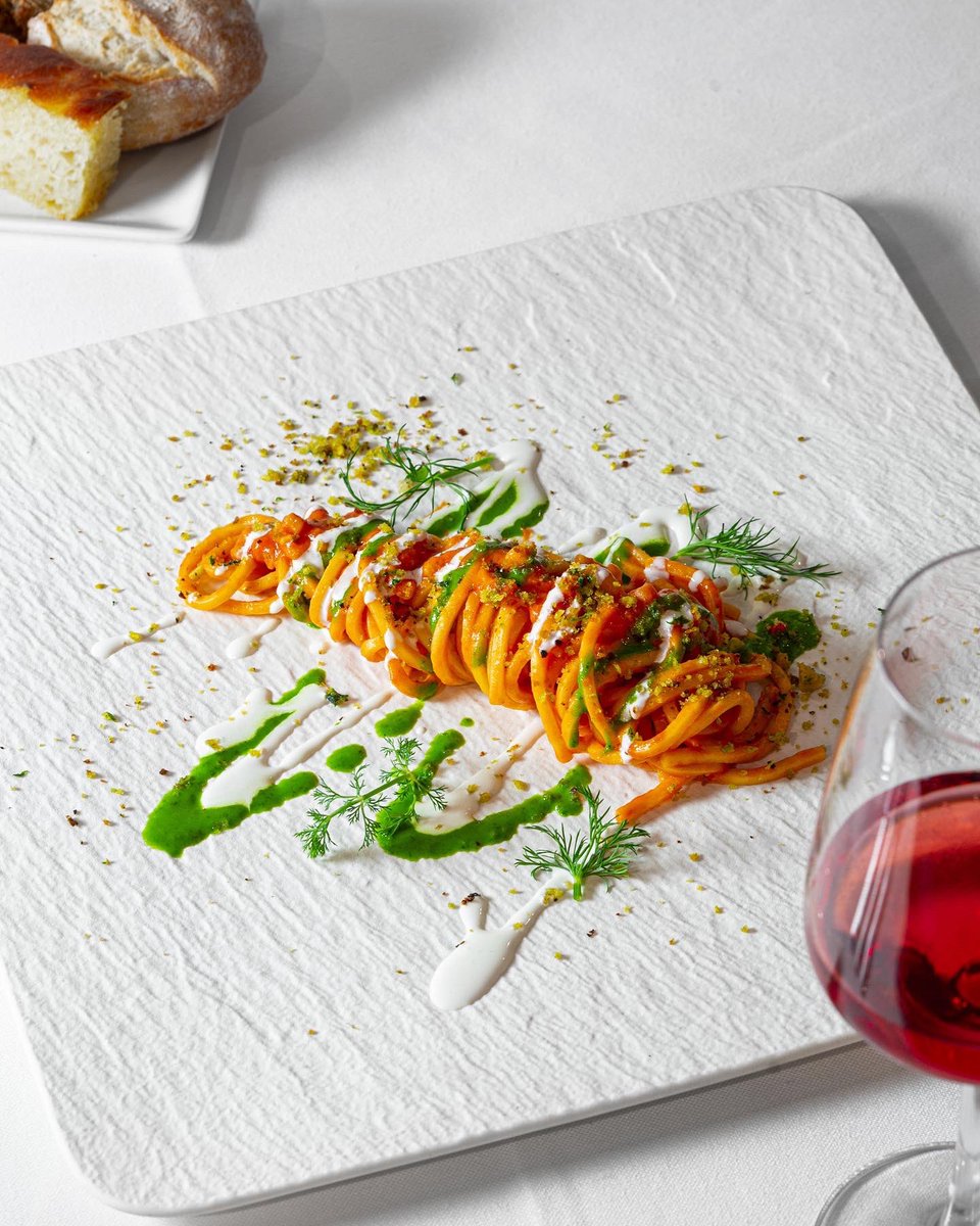 Dal Duomo di Milano ai tramonti romani, #MaioRomaTritone arriva al 6° e 7° piano di #RinascenteRomaTritone.
Lo chef Vezzoli, seleziona i migliori ingredienti e propone diversi menù, a seconda del momento della giornata. 
Un’esperienza che incanterà il palato e la vista!