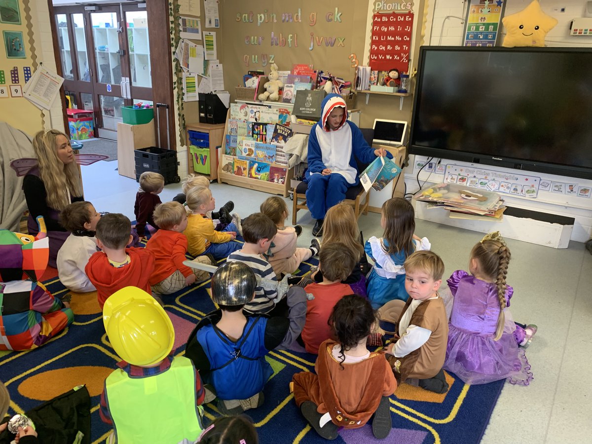kentcollegeuk's tweet photo. As part of World Book Day, some of our Year 8s visited the Junior School to read to the Pre-Reception children. I expect it brought back some happy memories for them!
#kentcollegecanterbury #KCkindness #WorldBookDay https://t.co/Sa0AfpXbaV