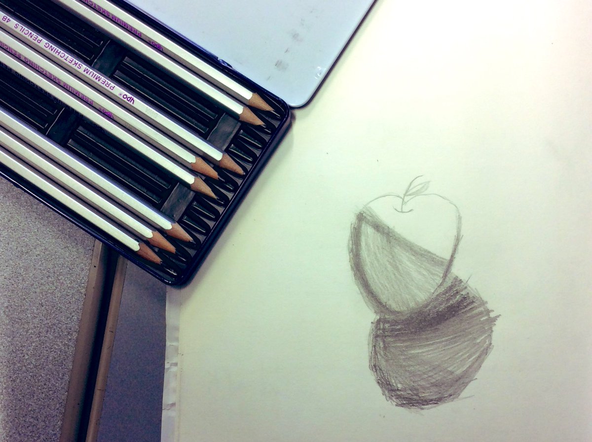 Y3_BBSM's tweet photo. Today in Art the children drew still life objects, considering the light and tone on the fruit and using different pencils to shade. ✏️ #smbbart https://t.co/5GRHrjy2Rk