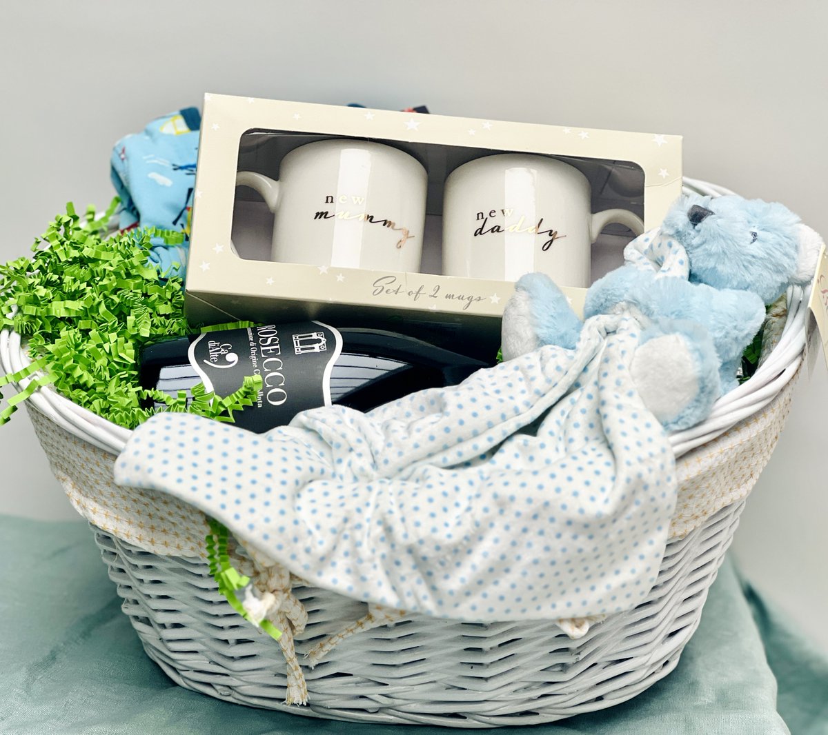 BasketsGalore's tweet photo. Today's Gift Basket Of The Day is "New Parents Gift Congratulations Boy" 👶

https://t.co/DdanPS0Jr0

Follow &amp; RT to enter #prize draw to #win a Gift Basket. More info via our blog. 

#dailydispatch #gifts #competition #giftbasketsrule #babygifts #newparentgifts https://t.co/4ClxdU4LMu