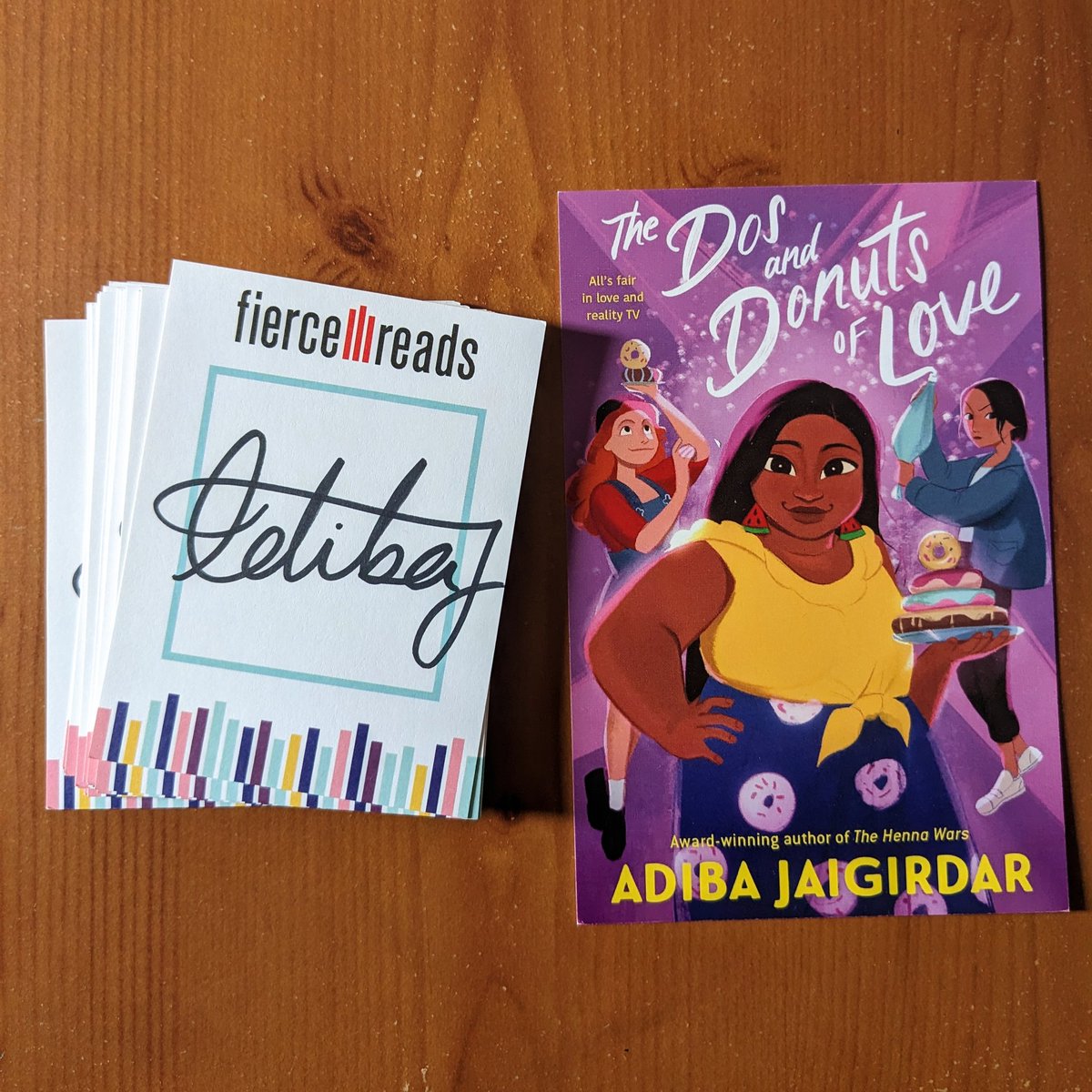 Would you like a signed copy of The Dos and Donuts of Love?? 🍩🍩🍩

Then pre-order your copy from <a href="/BooksofWonder/">Books of Wonder</a>: bit.ly/3NRG2qE

There's less than a month until release so it's the perfect time to pre-order! 🥰