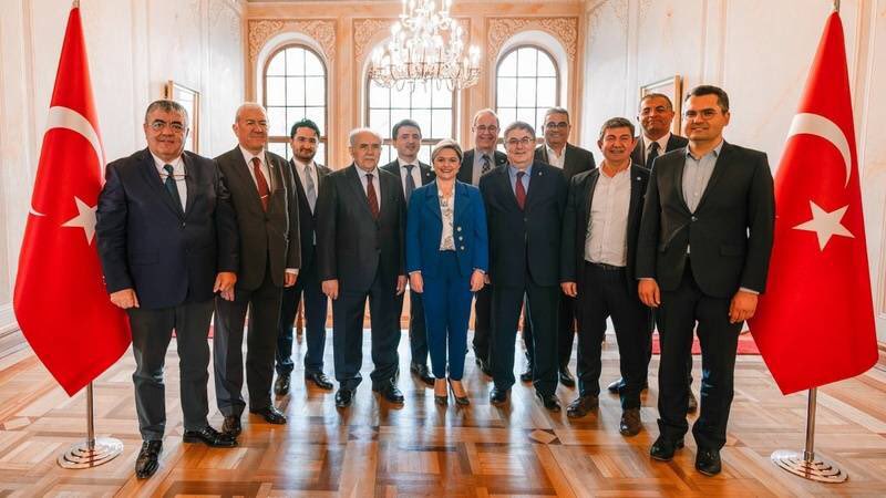 darkwebhaber's tweet photo. Murat Yetkin: Kılıçdaroğlu'nun ekonomi kadrosu belli, Erdoğan hâlâ Şimşek peşinde. https://t.co/2rPjif85wd