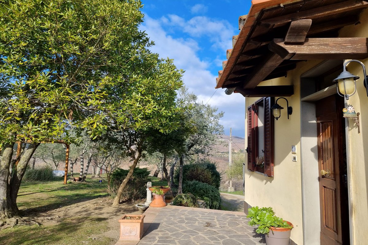 toscanaimm's tweet photo. Villa with 2 ha of land for sale in a panoramic position in the province of Arezzo

V414 - https://t.co/C4FAkNHHYN

#farmhouse #countryhouse #italy #tuscanyrealestate #tuscany #italy #villa #houseforsale #realestateagency #italianrealestate #realestate #house #toscanaimmobiliare https://t.co/a3XmESaN4O