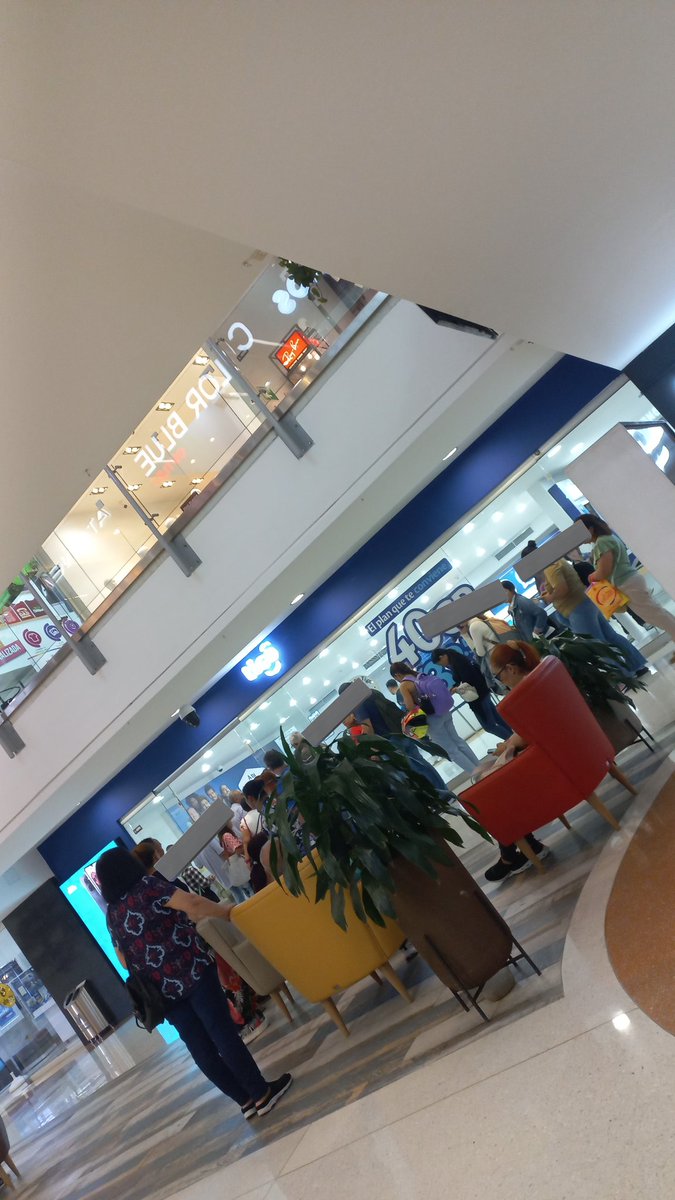JUCALVE's tweet photo. @Tigo_Colombia En la línea telefonica no contestan y en las oficinas siempre con filas de gente enojada. Para que dar mis datos? Para que ne perfilen y me pongan a dar mas vueltas?  Es mas facil salirse del bazuco que de los servicios de @Tigo_Colombia, ambos igual de malos https://t.co/BNTOECsmUJ