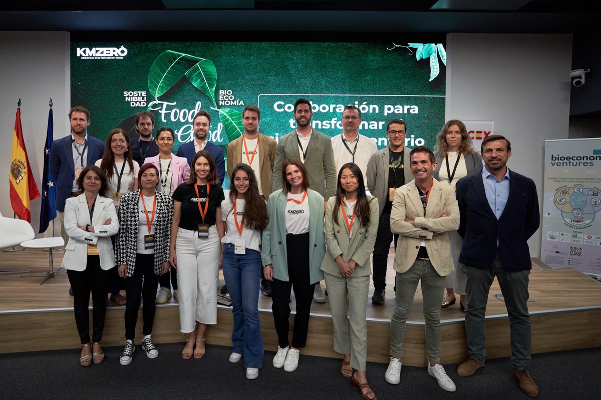 kmzerohub's tweet photo. ¡Gracias a todos los que hicieron posible este increíble encuentro en #Madrid por segundo año consecutivo! 🙌Con el respaldo del proyecto europeo @BioeconomyV y en esta ocasión de @ICEX_ , logramos un evento que marcó la diferencia.💚🌿
#Food4Good
#Sostenibilidad #Bioeconomía https://t.co/rv6tBi7Gbh