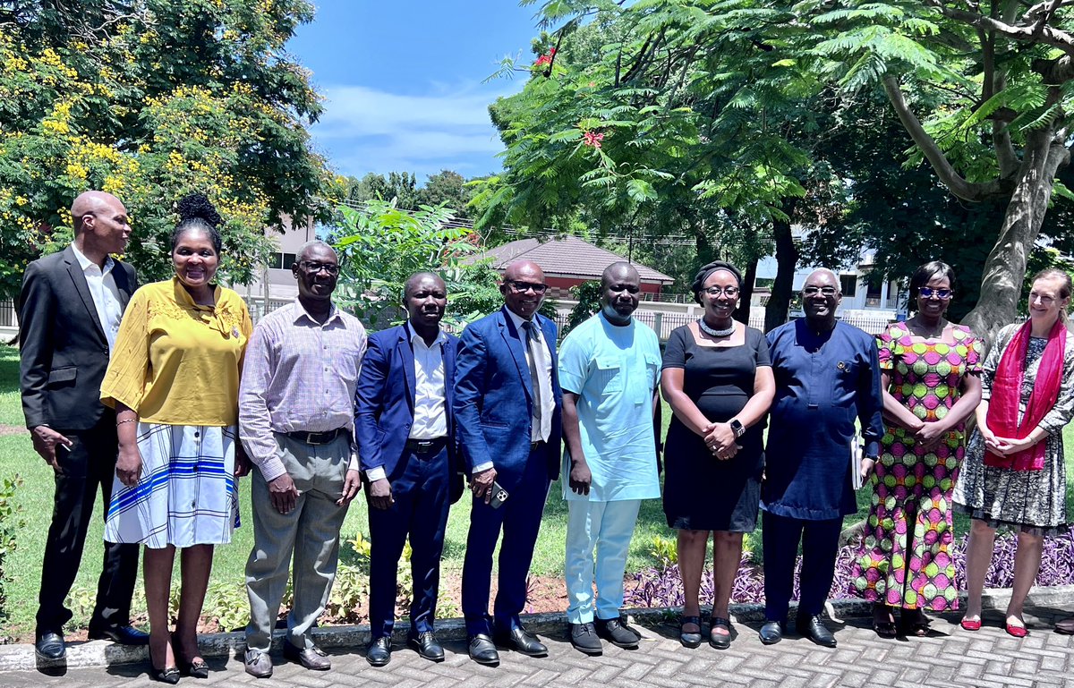 angelalusigi's tweet photo. We need to tackle unemployment to accelerate #SDGs. In🇬🇭, about 1.7m are unemployed,more underemployed & discouraged workers.
Glad to join @StatsGhana, @ndpcgh & partners to start dev't of🇬🇭’s 2023 #HumanDev report to co-create options for decent & sustainable work. #ValueOfWork https://t.co/VbvWdJgPuY