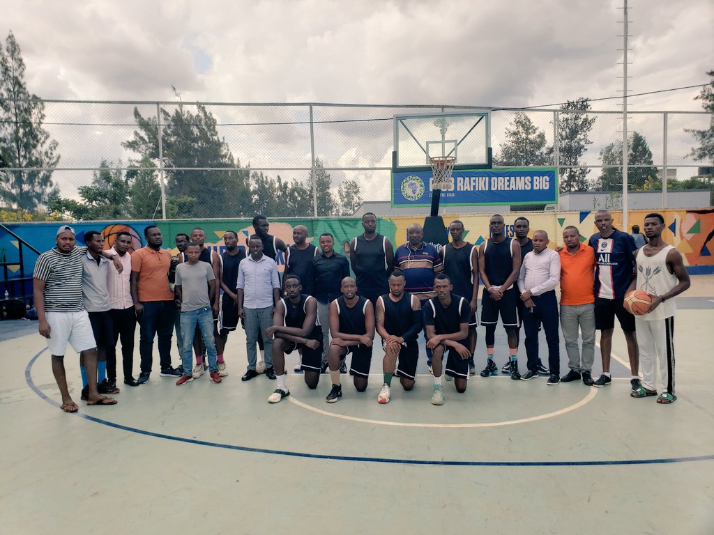 NyarugungaO's tweet photo. Mu marushanwa y'Umurenge Kagame Cup muri Basketball mu bagabo ku mukino wa nyuma ikipe y'umurenge wa Nyarugunga ihagarariye @KicukiroDistr imaze gutsinda ikipe ya @SectorRusororo ihagarariye
 @Gasabo_District amanota 61 kuri 52,ikaba izahagararira @CityofKigali ku rwego rw'intara https://t.co/hYxtaZRjUU
