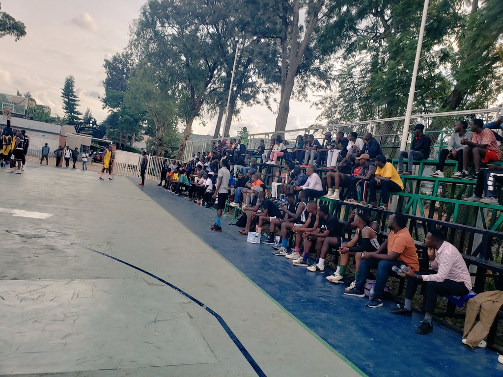 NyarugungaO's tweet photo. Mu marushanwa y'Umurenge Kagame Cup muri Basketball mu bagabo ku mukino wa nyuma ikipe y'umurenge wa Nyarugunga ihagarariye @KicukiroDistr imaze gutsinda ikipe ya @SectorRusororo ihagarariye
 @Gasabo_District amanota 61 kuri 52,ikaba izahagararira @CityofKigali ku rwego rw'intara https://t.co/hYxtaZRjUU