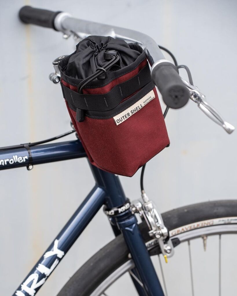 OuterShellAdven's tweet image. A fresh surly steamroller build over at @bluelug_kamiuma 😤🚜

.
.
.

#outershell #simworks #bikebag #bikepackinglife #gravelgrinding #bikecamping #handlebarbag #explorebybike #adventurebybike #bikeshots #gravelbike #middleofnowhere #graveltravel #viewfromthesaddle #cyclingmot…