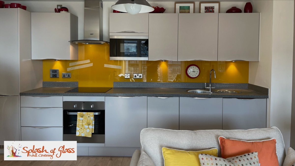 officialASOG's tweet image. This mustard splashback flawlessly adds a pop of colour to this kitchen space. Giving it character and brightening up the work space while protecting those splash prone areas! 🤩

#kitchen #kitchendesign #kitchendecor #kitcheninspiration #mustard #mustardyellow #home #homedecor