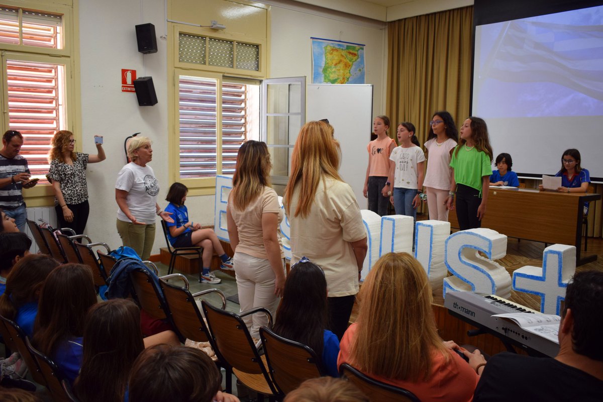 JesuitaAlicante's tweet image. Today we have celebrated in our school the &quot;Europe Day&quot;, with various events in all levels. We show you pictures of the 5th and 6th Primary School event, in which our classmates from Salamina (Greece) have also participated.

#sepie #ErasmusPlus #erasmusplusproject #ErasmusDays