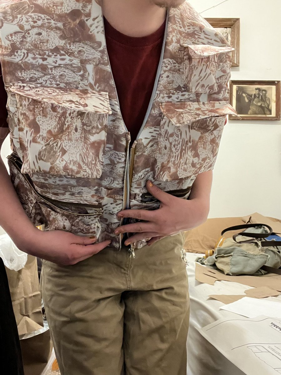 Poopoopeepeeli's tweet image. Fish vest crit today