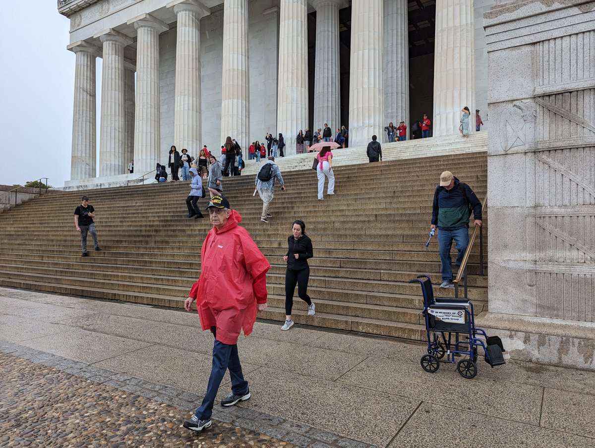 Our first stop of the day is a combination of the Korean War Memorial, the Vietnam Veterans Memorial, and the Lincoln Memorial, since they are all close together.

loom.ly/607Vbg0
loom.ly/2HCOZRk
loom.ly/7Xn7x3I

#VHFSI 
#Mission010
#KoreanWar
#VietnamWar