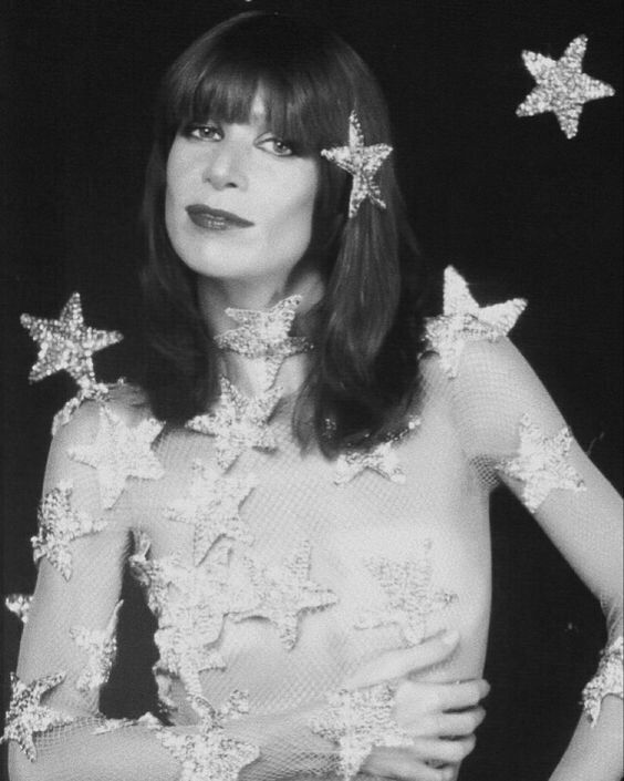 Rita Lee nos deixou. A rainha do rock, estrela que mudou a vida de todas e todos os brasileiros e ensinou que mulher pode ser o que quiser. Perdemos um dos maiores nomes da cultura nacional. Rita Lee, presente! 🖤