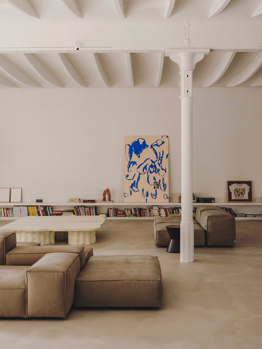 OPENHOUSE_mag's tweet photo. You can now order our Issue Nº19 'Lingering Collections'. With this new issue, you also have two covers to choose from 🤍⁠
⁠
Photos of Vasto Gallery a project by MESURA, taken by Salva López 

https://t.co/d9F7ADwxwz https://t.co/xPtMPv7uO9
