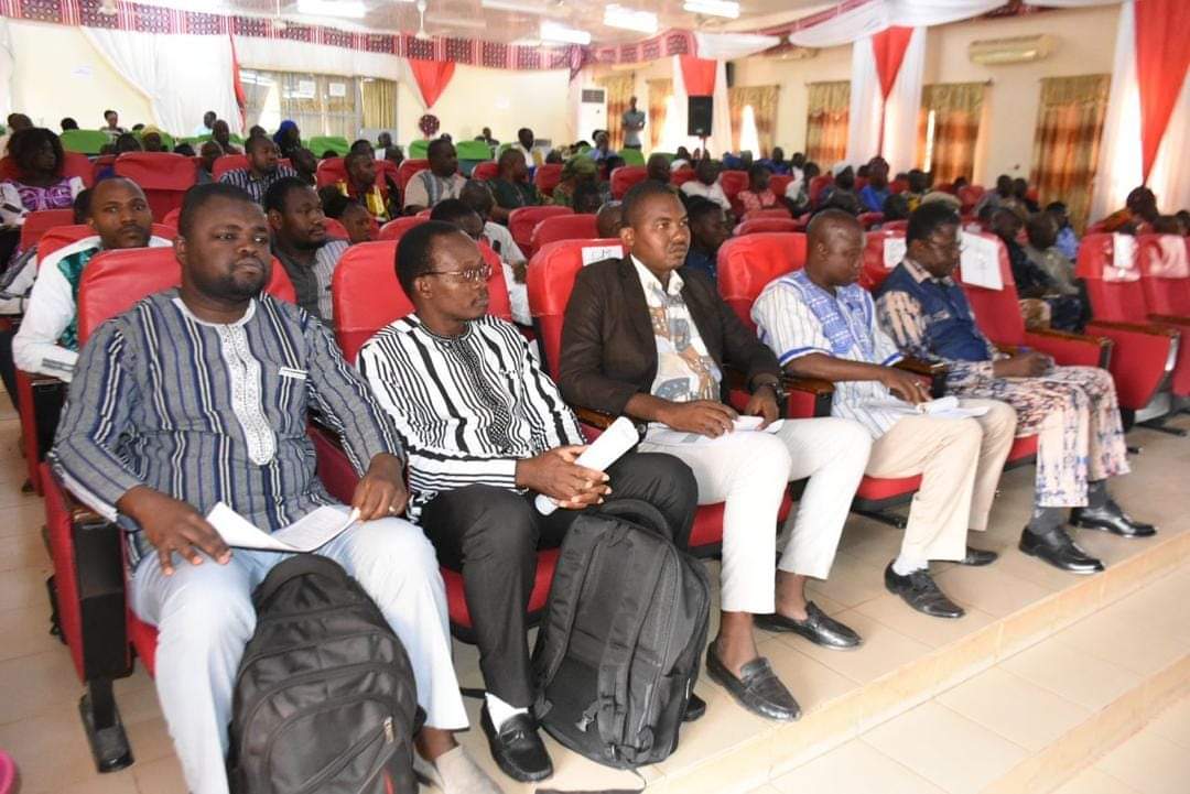 MuhFaso's tweet photo. PLANIFICATION URBAINE
Le SDAU de la ville de Léo en cours de validation 
(Koudougou, 9 mai 2023)-Le ministre de l’Urbanisme, des Affaires foncières et de l’Habitat, Mikaïlou SIDIBÉ a présidé la cérémonie d’ouverture de la session d’examen et de validation  https://t.co/HlNy1Z9D31 https://t.co/SWlPYZnBhr