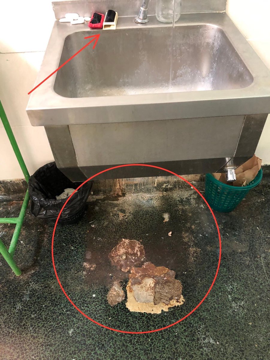 DraCaryL's tweet image. Fotos inéditas desde Cuba:
“Estado en que se encuentran los salones de operaciones del Hospital Materno Infantil 10 de Octubre, en La Habana, donde a finales del 2022 y principios del 2023 murieron varios niños por un brote de infección en la neonatología”#cubanet