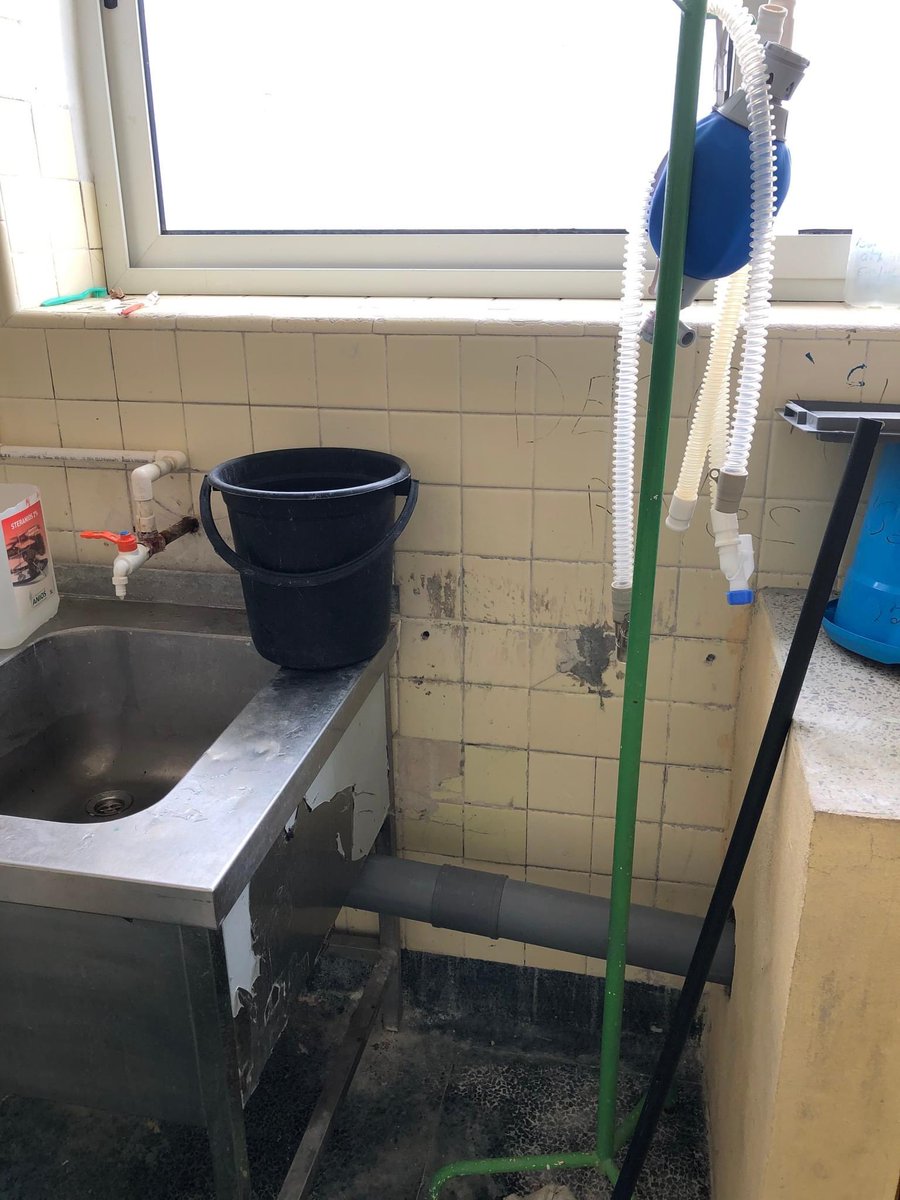 DraCaryL's tweet image. Fotos inéditas desde Cuba:
“Estado en que se encuentran los salones de operaciones del Hospital Materno Infantil 10 de Octubre, en La Habana, donde a finales del 2022 y principios del 2023 murieron varios niños por un brote de infección en la neonatología”#cubanet