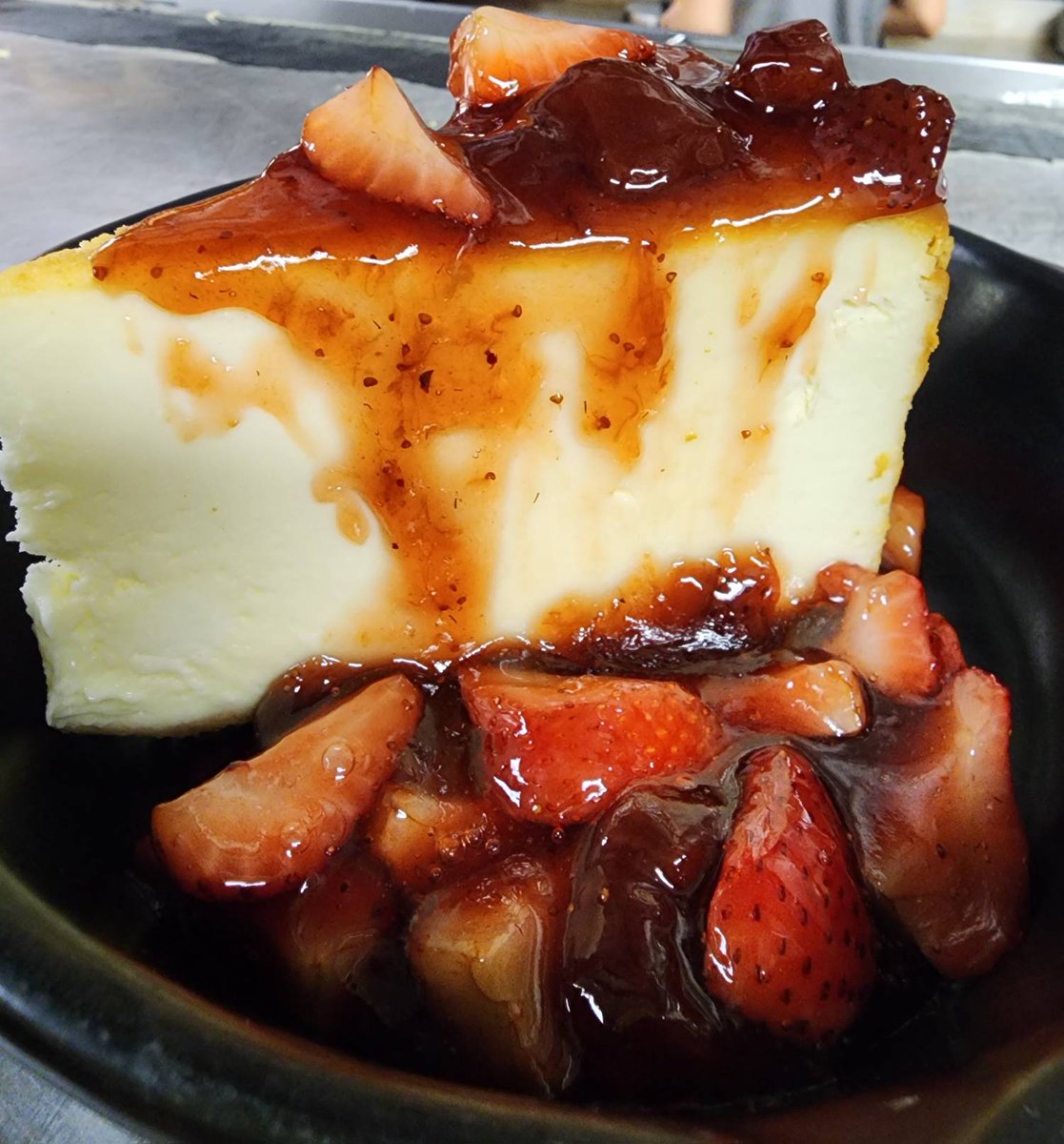 Feeling dessert-y? Try our #droolworthy strawberry #cheesecake. Guaranteed to satisfy that #sweets craving.

#CrookedPintMPLS 
#dessert #yum #justdesserts #sweettreats