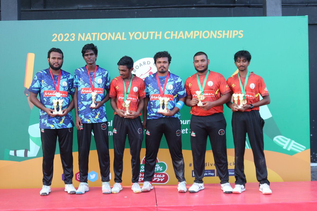 A wonderful exciting tournament for the U23s after many years away!

#NationalYouthChampionship

bit.ly/3necmZZ

CHAMPIONS Malé XI A Team receive the trophy from H.E. Vice President <a href="/FaisalNasym/">Faisal Naseem</a> 

#Towards2030 #CricketDevelopment #FutureStars

<a href="/mofaisal12/">Mohamed Faisal</a>
<a href="/AhmedMahloof/">Ahmed Mahloof</a>