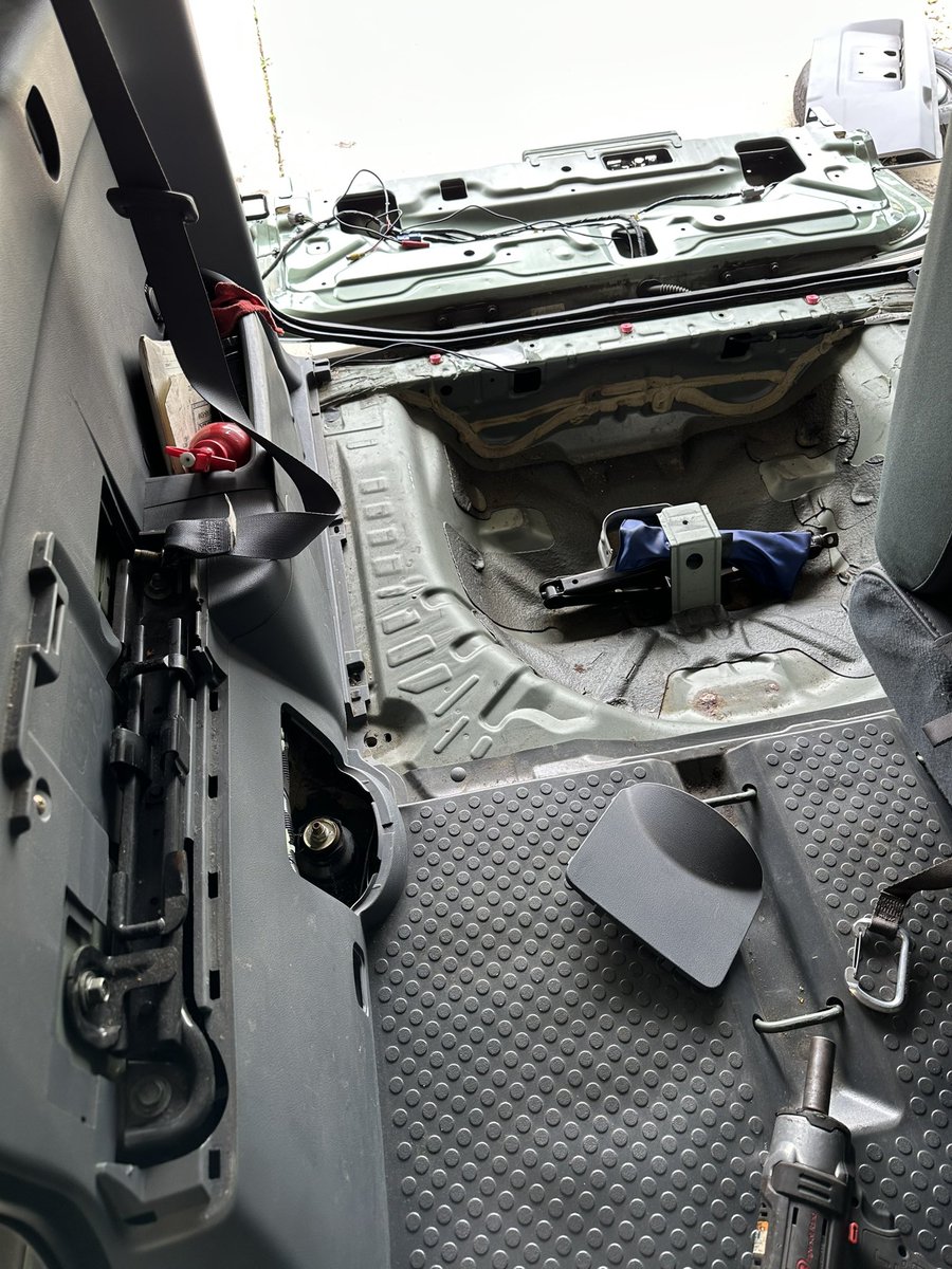 EricTheCarGuy's tweet image. My daughter and I took apart her Element and installed a new stereo, speakers, back up camera, and blind spot detection. We had a great time doing it and she’s very happy with the new tech. #hondaelement #carstereo #backupcamera #fatherdaughtertime #ericthecarguy