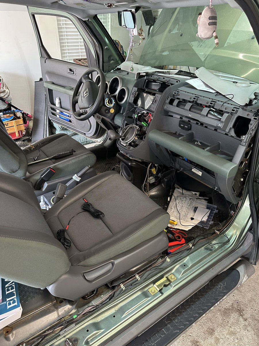 EricTheCarGuy's tweet image. My daughter and I took apart her Element and installed a new stereo, speakers, back up camera, and blind spot detection. We had a great time doing it and she’s very happy with the new tech. #hondaelement #carstereo #backupcamera #fatherdaughtertime #ericthecarguy