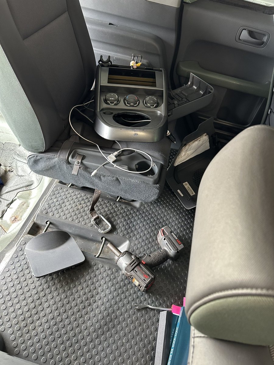EricTheCarGuy's tweet image. My daughter and I took apart her Element and installed a new stereo, speakers, back up camera, and blind spot detection. We had a great time doing it and she’s very happy with the new tech. #hondaelement #carstereo #backupcamera #fatherdaughtertime #ericthecarguy