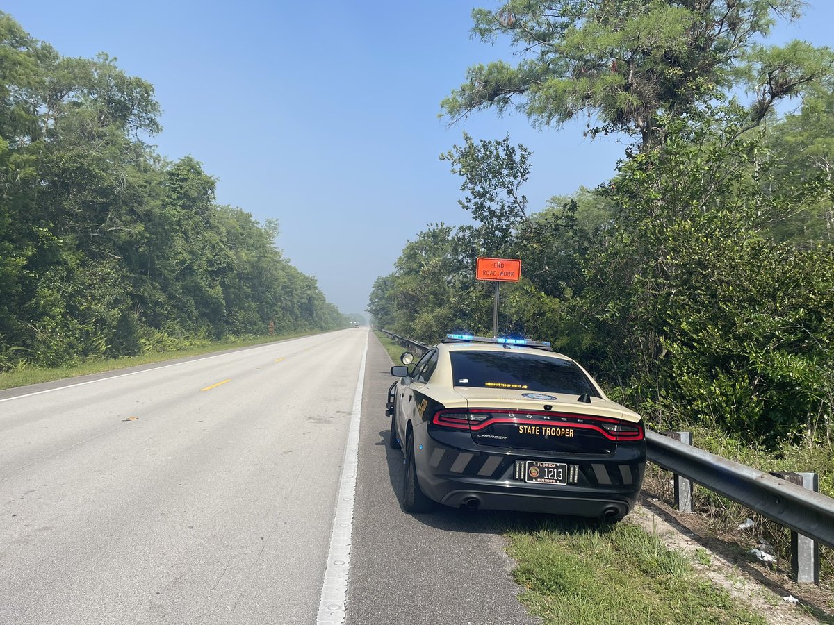 Troopers continue to monitor visibility conditions on US 41 from Big Cypress 🔥 in Collier County!
All lanes are open! 
✔️ Lights on
✔️Slow down
✔️Phones down
✔️Be patient
✔️Seatbelts on