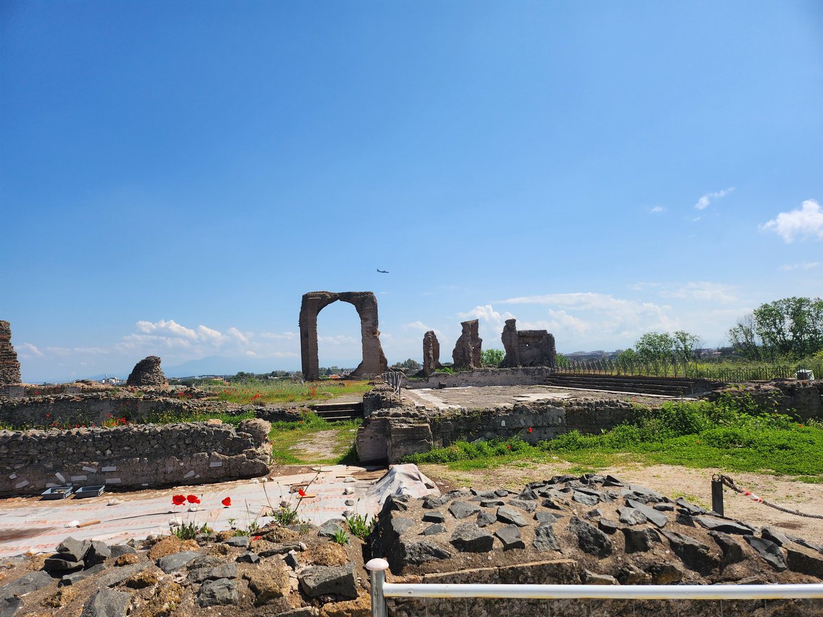 SOCIALESCFIELE1's tweet photo. Nuevo día Erasmus+ en el Parco Archeologico Dell'Appia Antica, Roma, con Maide RICCIARDI y Mara PONTISSO, observando y aprendiendo.
@SOCIALESCFIELE1
@CFIEdeLeon
#InternacinalizaCyL
#FormacionCyL https://t.co/PXXvJrQ5Mq