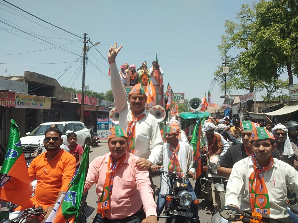 RajKumar081988's tweet photo. आज़ दिनांक 09/5/23 को नगरपालिका परिषद हाथरस मे भारतीय जनता पार्टी की  प्रत्यासी श्रीमती श्वेता दिवाकर जी के समर्थन में मोटर साइकिल रैली में रहना हुआ। https://t.co/akSqOmPYWd