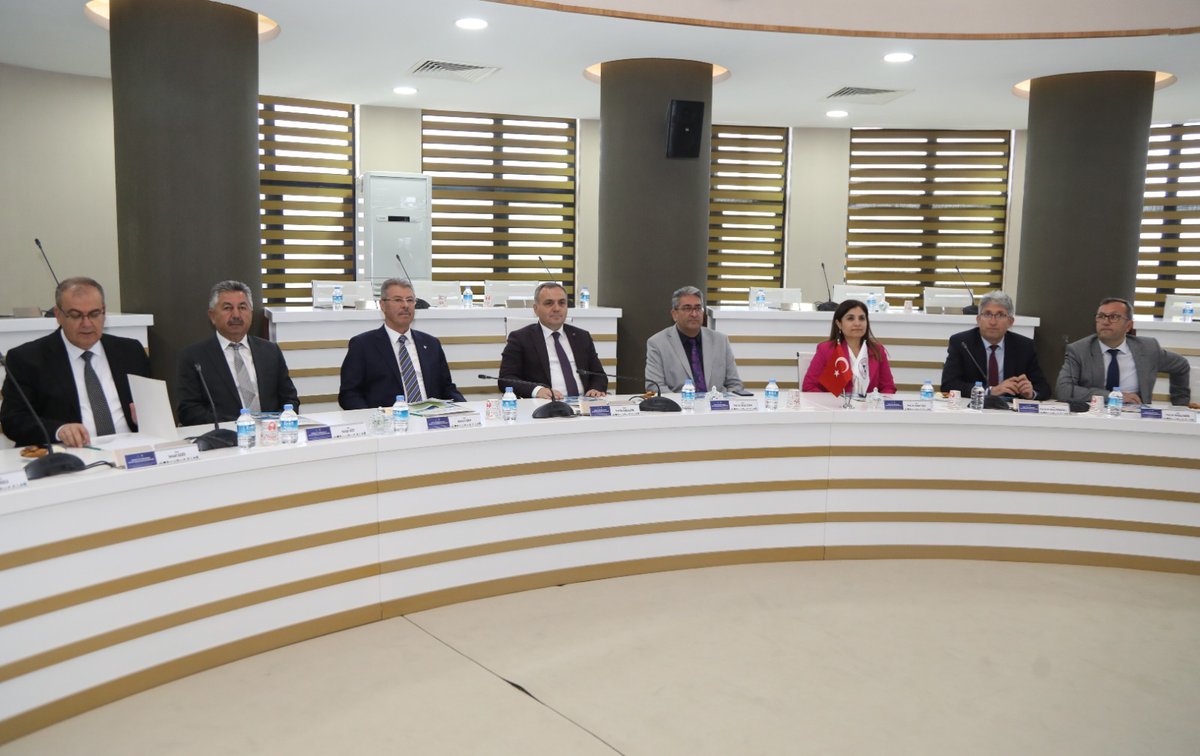 ProfFatihAltun's tweet photo. Üniversitemiz tarafından TÜBİTAK 1004 programı kapsamında, Türkiye Tarımsal Üretiminde Küresel İklim Değişikliğine Uyumlu Sürdürülebilir Tarım Teknolojileri Platformu'nun tanıtım toplantısı gerçekleştirerek, katkı sağlayan katılımcılarımıza teşekkür belgesi takdim ettik. https://t.co/0uHCLniiUq