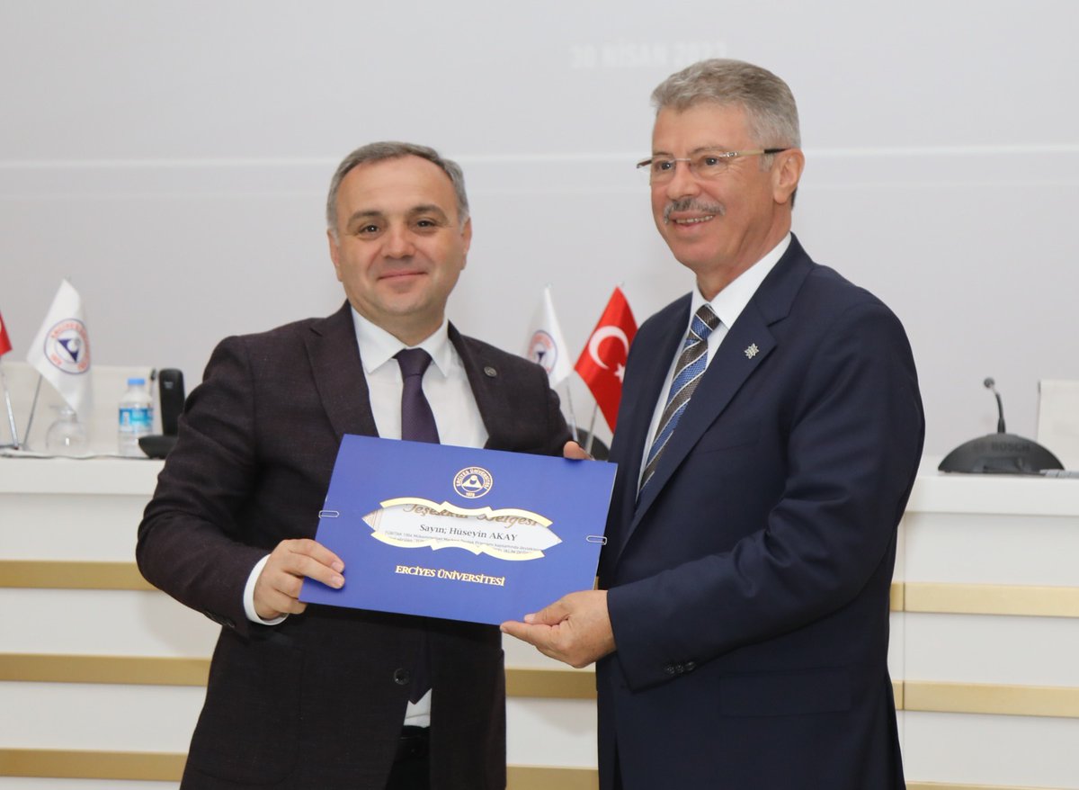 ProfFatihAltun's tweet photo. Üniversitemiz tarafından TÜBİTAK 1004 programı kapsamında, Türkiye Tarımsal Üretiminde Küresel İklim Değişikliğine Uyumlu Sürdürülebilir Tarım Teknolojileri Platformu'nun tanıtım toplantısı gerçekleştirerek, katkı sağlayan katılımcılarımıza teşekkür belgesi takdim ettik. https://t.co/0uHCLniiUq